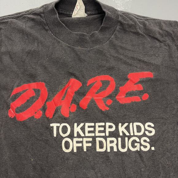 Vintage 80s DARE To Keep Kids Off Drugs Black T-Shirt - Picture 2 of 3
